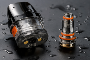 Dispositif pod robuste de marque Geek vape france avec reservoir e-liquide