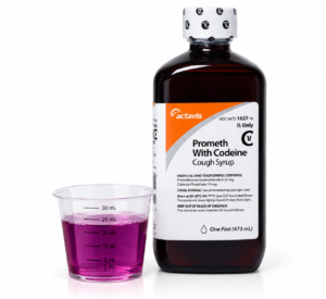 Flacon de promethazine codéine sirop pour le traitement de la toux sèche sur fond neutre